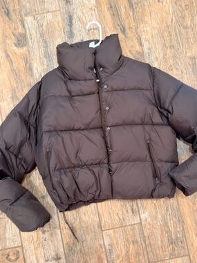 ALO Yoga Women's Cropped Puffer Jacket - Dark Brown